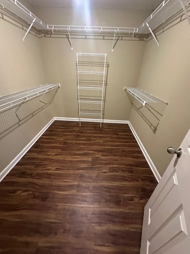 Building Photo - 105 Willow Point Dr