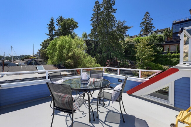 Building Photo - 3110 Portage Bay Pl E