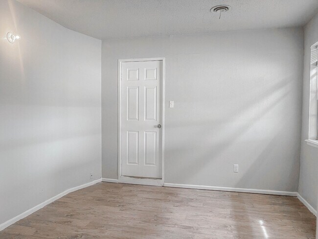 Building Photo - 5416 49th St