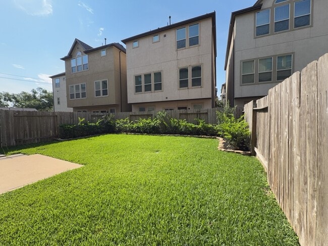Building Photo - 10607 Enclave Shadows Ct