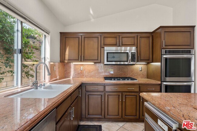 Building Photo - 24534 Stonegate Dr