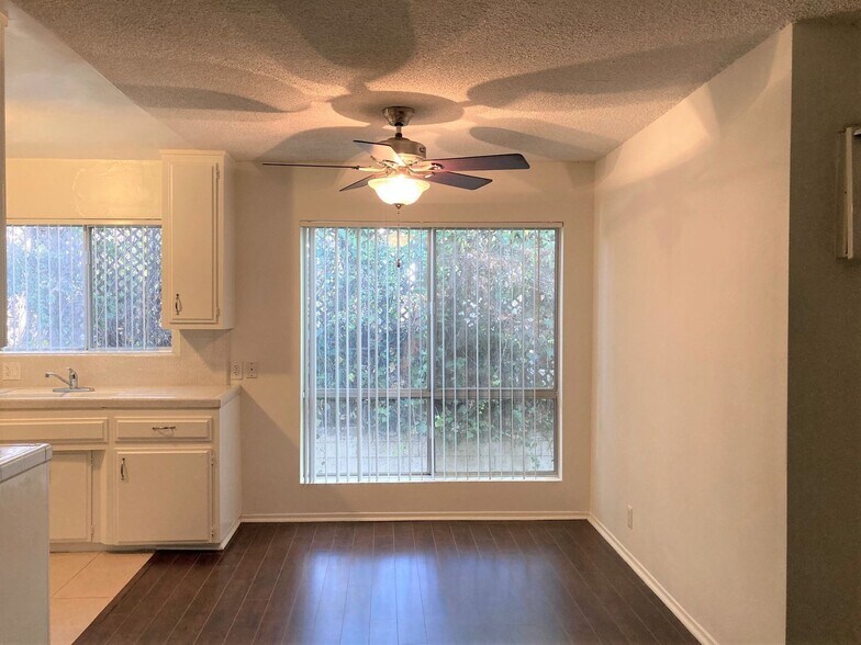 Building Photo - 10745 Hortense St