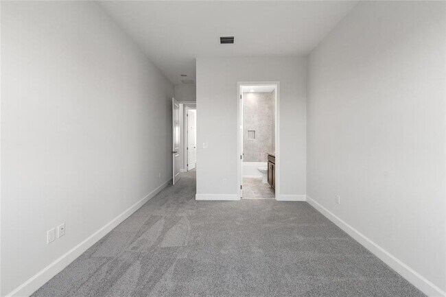 Building Photo - 15000 RedCove Pl