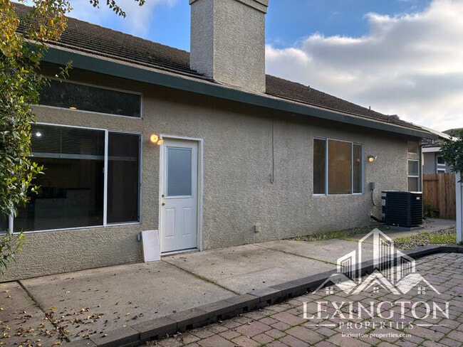 Building Photo - Beautifully updated, 3BD/2BA+office, Home in Rocklin – off Stanford Ranch Rd. near Willard Park
