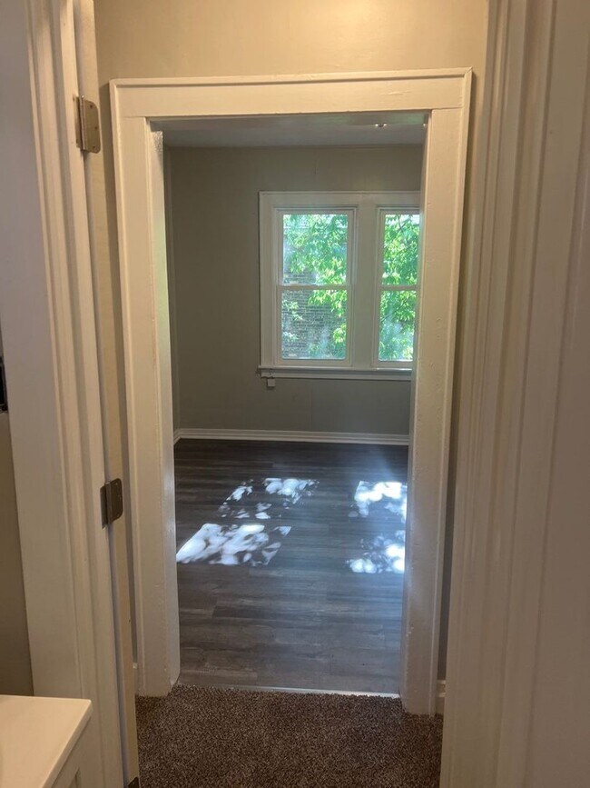 Building Photo - 1207 E Columbus Dr