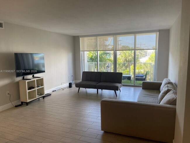 Building Photo - 10350 W Bay Harbor Dr