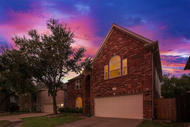 Building Photo - 2111 Scenic Hollow Ct