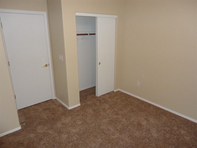 Building Photo - 2435 W Waterway Pl