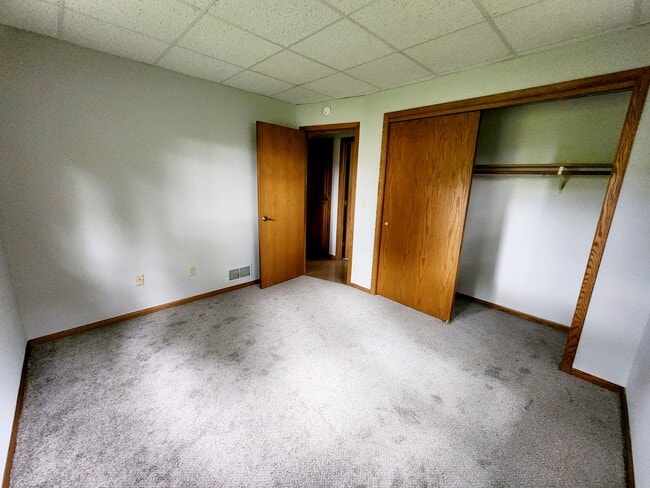 Building Photo - 3536 Rum River Dr