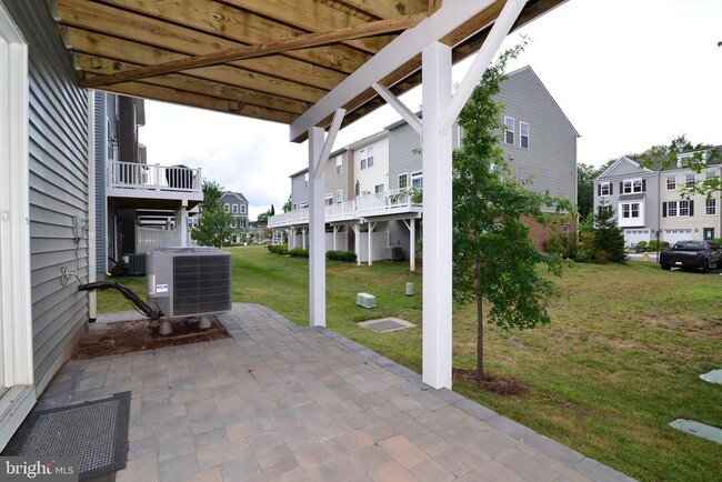 Building Photo - 10684 Viewmont Ln
