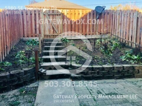 Building Photo - 5980 SE Woodland Dr