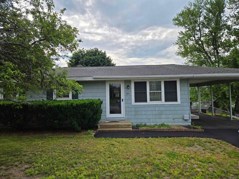 Building Photo - 384 Huse Rd