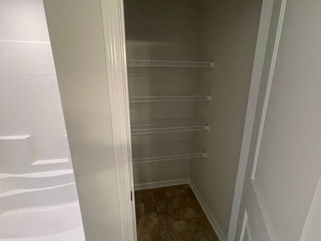 Building Photo - 3 bedroom home in Lexington area! Available in June