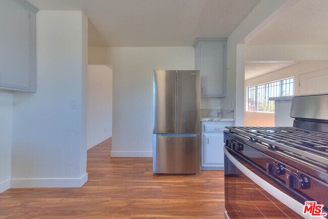 Building Photo - 8468 S Halldale Ave
