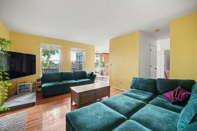 Building Photo - 448 Somerset Dr