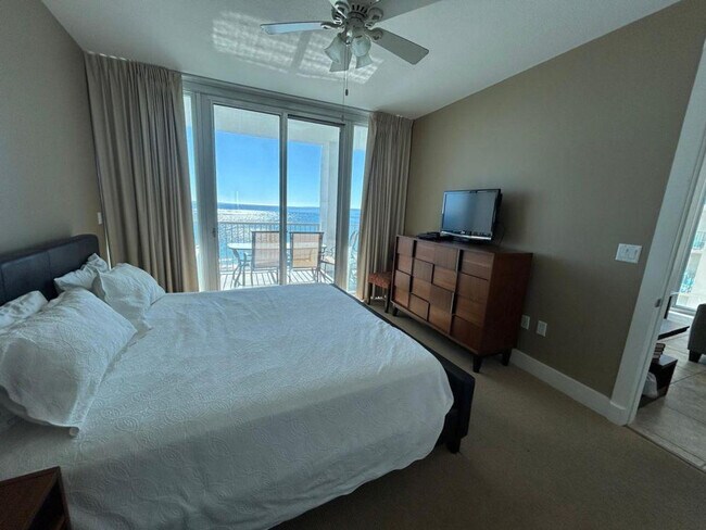 Building Photo - 521 W Beach Blvd