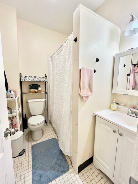 Building Photo - 103 Calumet St