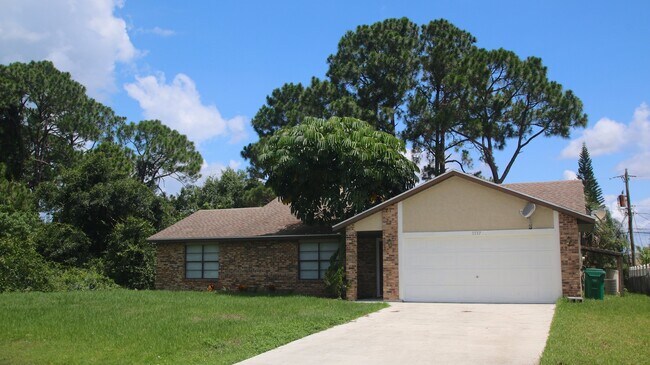 Building Photo - Spacious 3BR/2BA Home | Large Yard | Lawn Care Included | Prime Port St. Lucie Location
