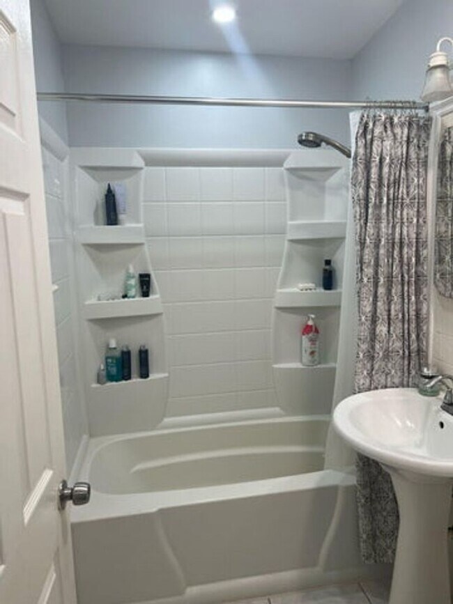 Building Photo - 5715 Cinnamon Dr