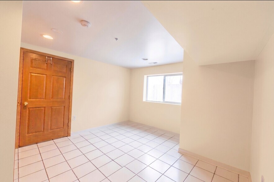 Building Photo - 520 W Mifflin St