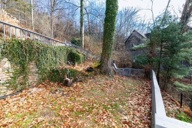 Building Photo - 200 Bent Tree Rd