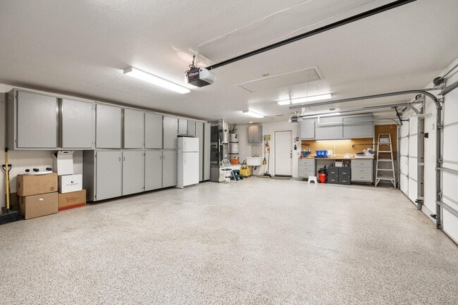 Building Photo - 73170 Calliandra St