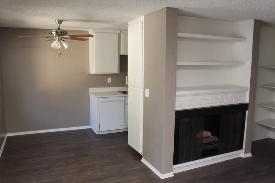 Building Photo - 7450 Crescent Ave.