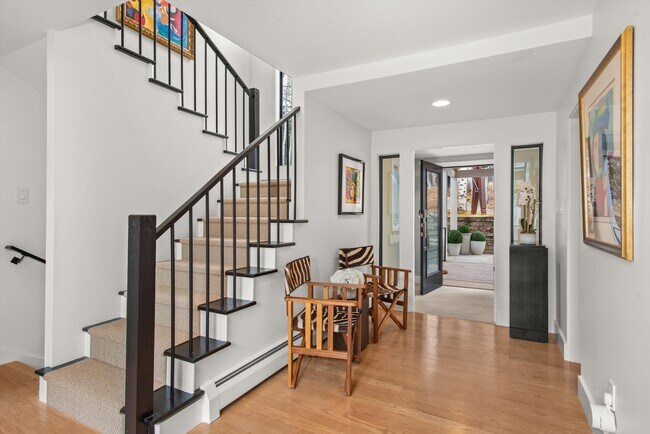 Building Photo - 262 Eastwood Rd