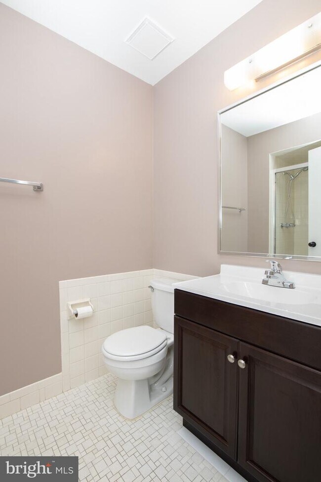 Building Photo - 322 Kings Croft Dr