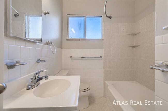 Building Photo - FREE rent until January 1st, 2025! BOOK A ...