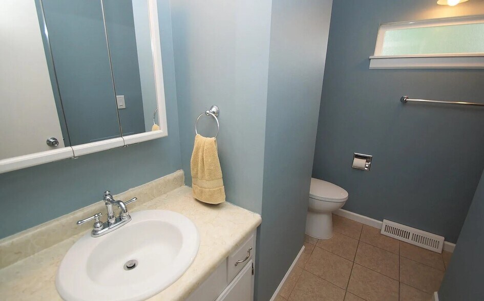 Building Photo - 2609 W 55th St