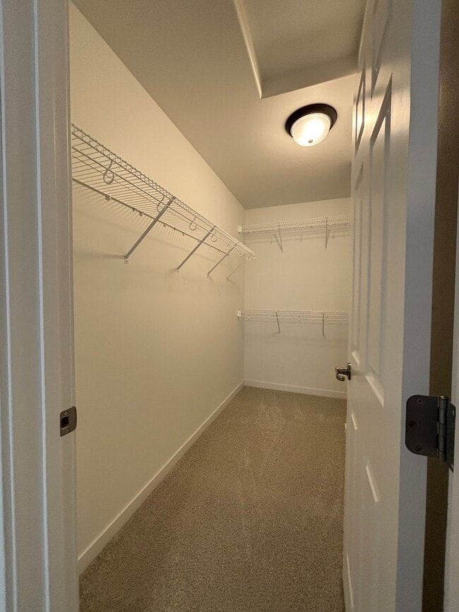 Building Photo - 3 Bed 3 Bath Townhome