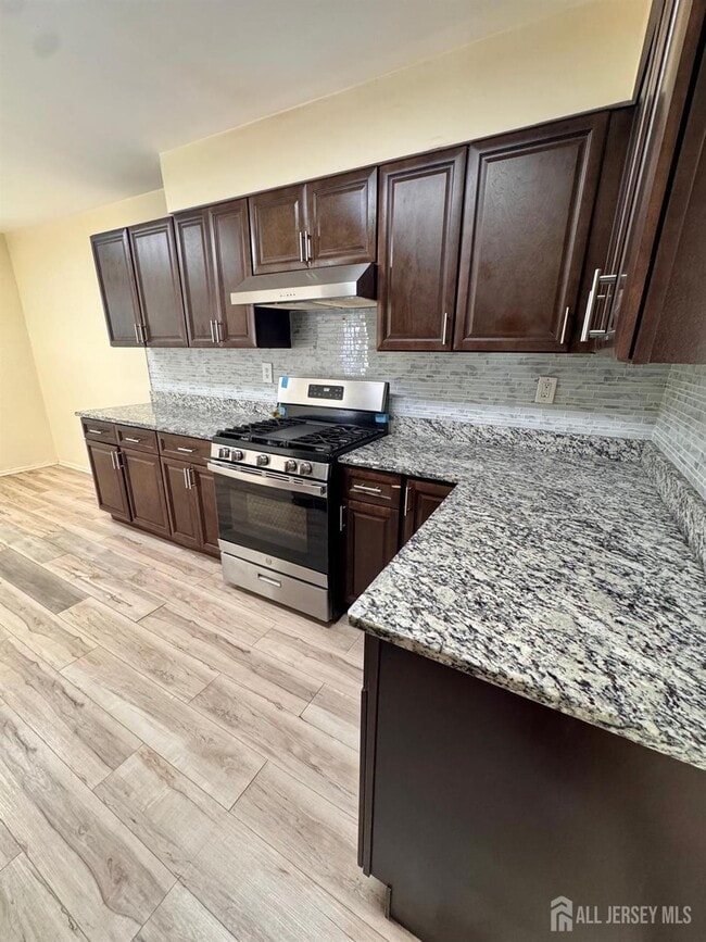 Building Photo - 1202 Green Hollow Dr