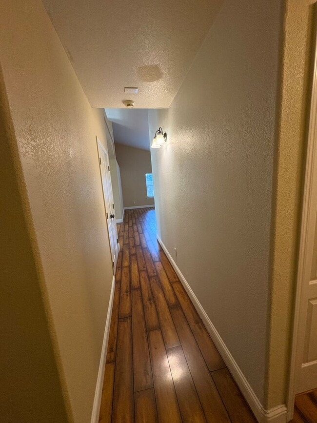 Building Photo - 3524 S Lincoln Ct