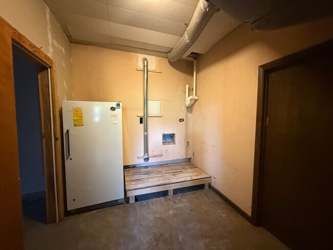 Building Photo - 313 Belmont Dr
