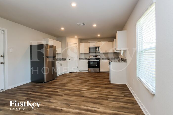 Building Photo - 10083 Cerritos dr