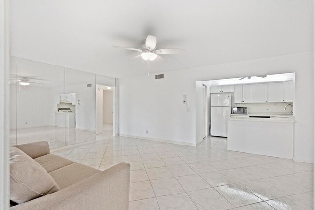 Building Photo - 441 Pine Glen Ln