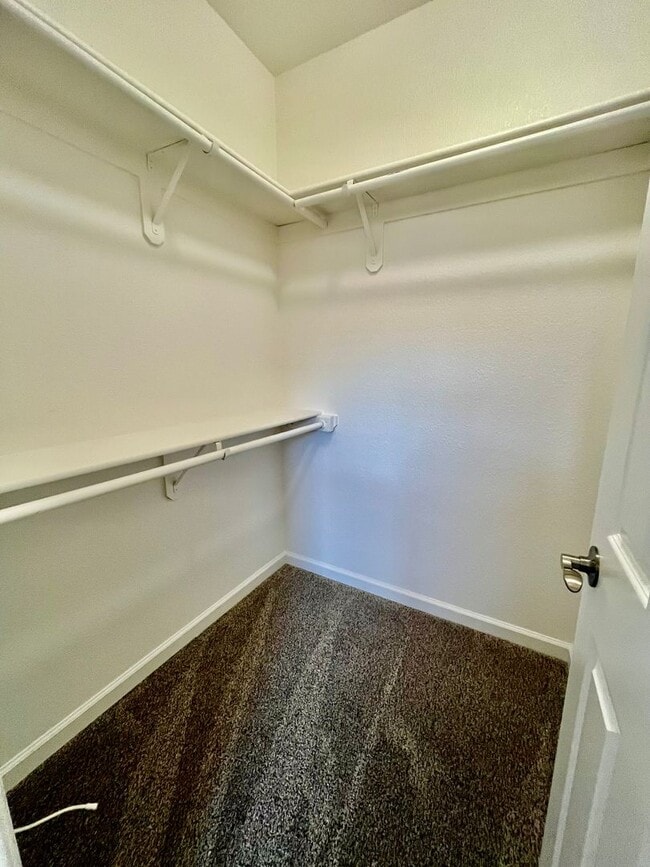 Building Photo - Remodeled 2 Bedroom, 2 bathroom Condo in W...
