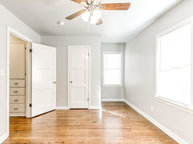 Building Photo - Charming 2 bed 1 bath home with many updates!