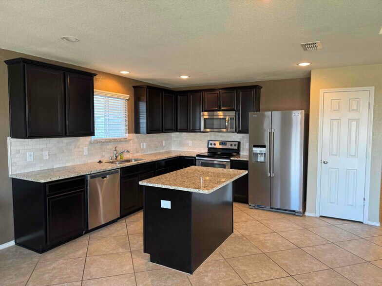 Building Photo - 1121 Rivers Creek Ln