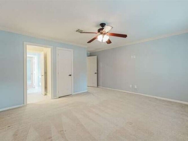 Building Photo - 20115 Echo Falls Dr