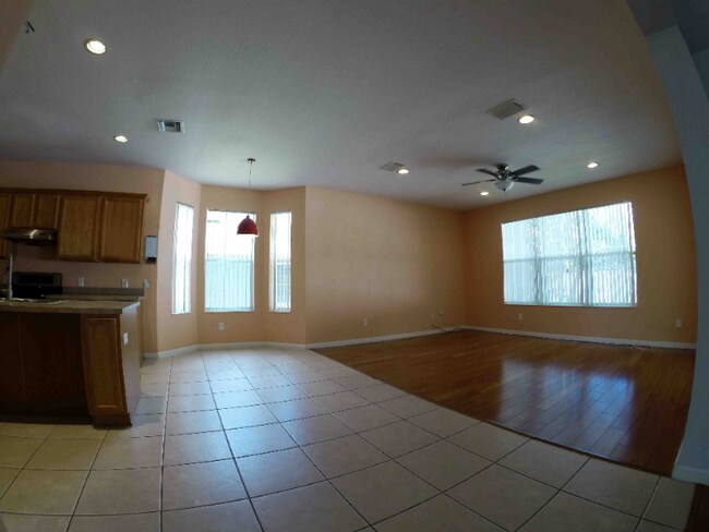 Building Photo - 5073 SW 40th Pl
