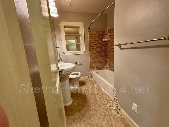 Building Photo - 2214 Kimberly Dr