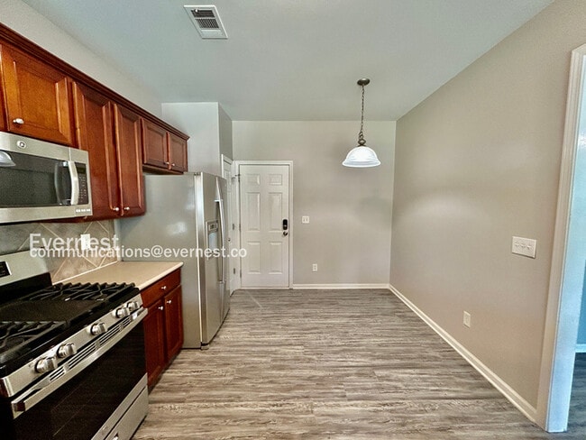 Building Photo - 170 Finchley Dr