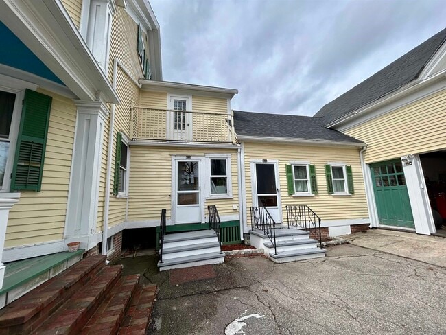 Building Photo - 61 Silver St