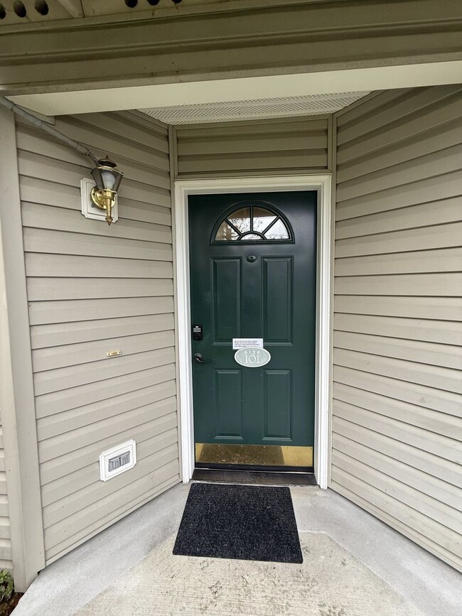 Building Photo - Warm N Cozy 2 bedroom Townhome for Rent in...