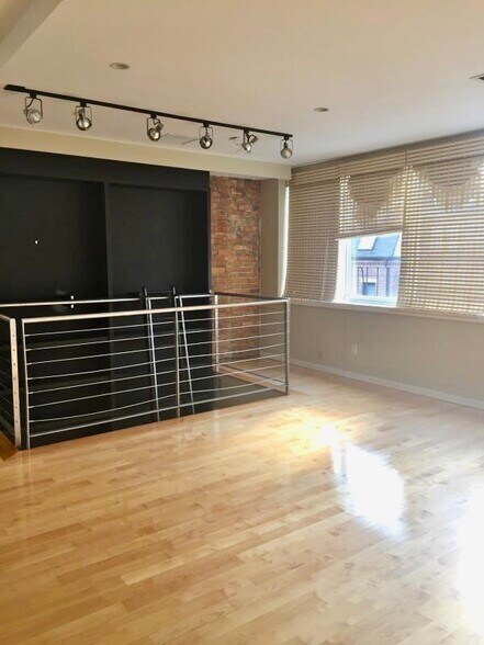 Building Photo - 35 E Concord St