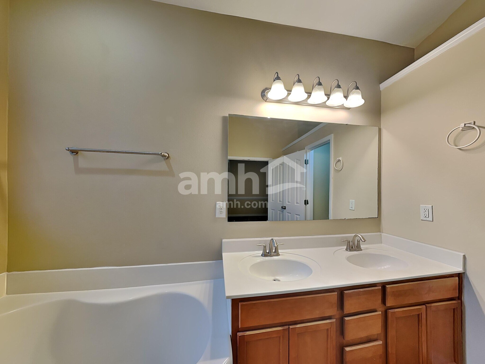 Building Photo - 5279 Crosswinds Rd