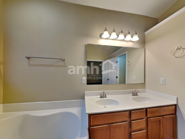 Building Photo - 5279 Crosswinds Rd