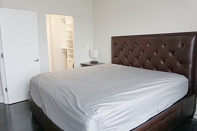 Building Photo - A Modern Living of Top-Level Unit in the C...